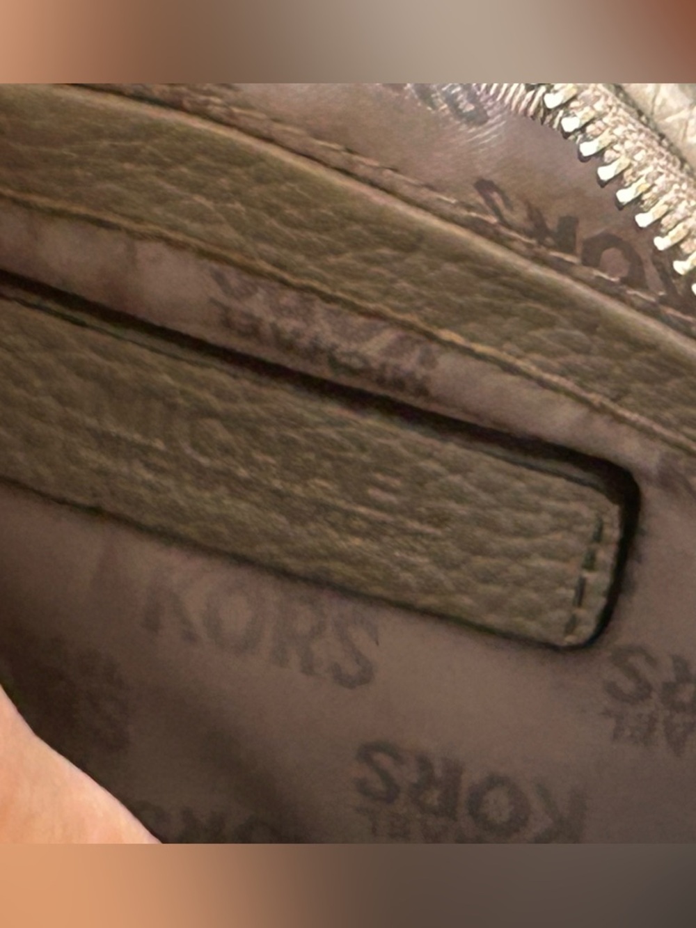 Michael Kors Grey Crossbody w/silver Plate & Chain Strap EUC - Picture 7 of 10